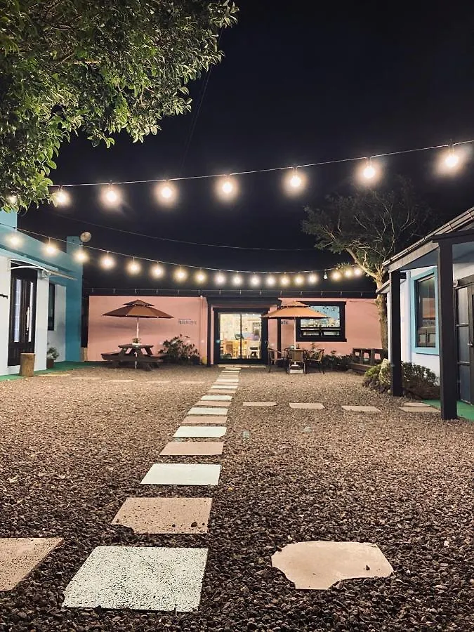 Lefthander Guesthouse Jeju