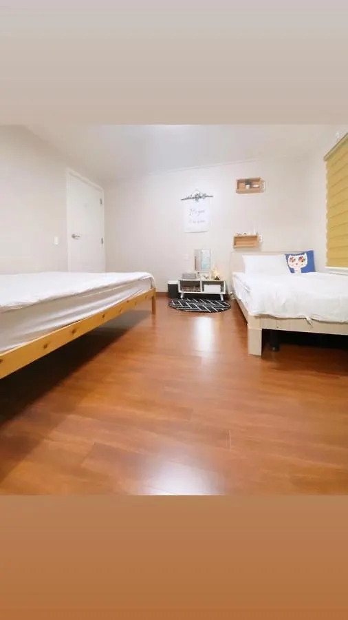 Lefthander Guesthouse Jeju