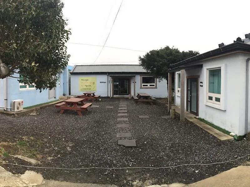 Lefthander Guesthouse Jeju