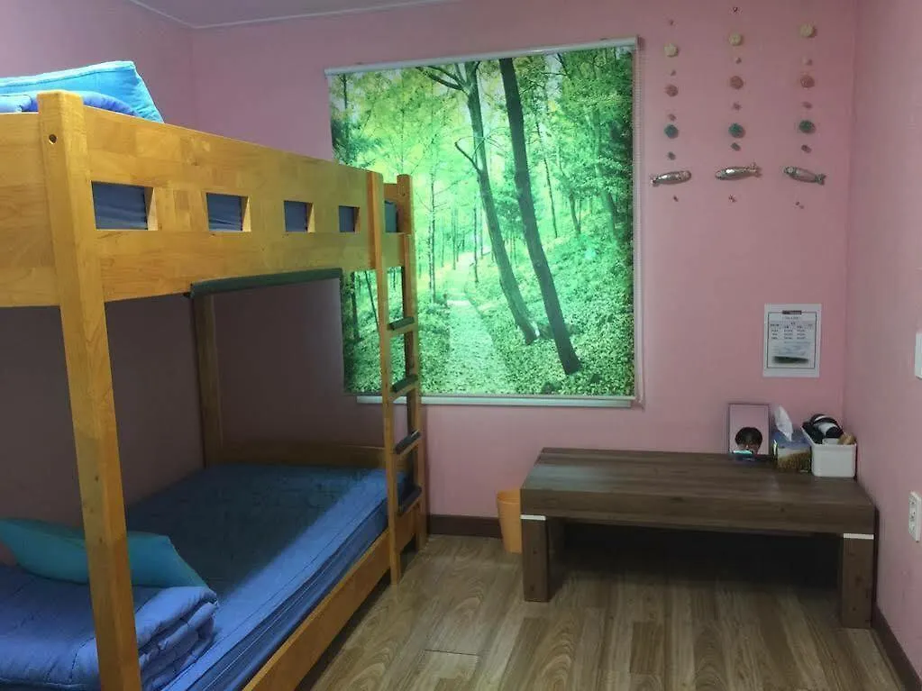 Lefthander Guesthouse Jeju