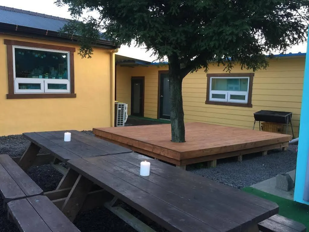 Lefthander Guesthouse Jeju Affittacamere